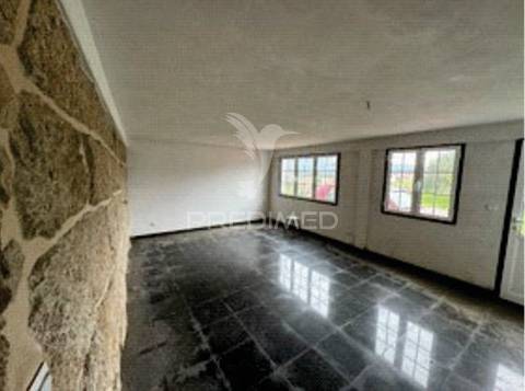 Quinta em monção com moradias independentes, vinha de alvarinho e adega - brbeita