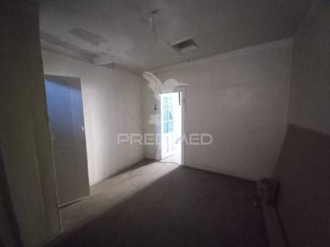 Prédio em alcantara - lisboa