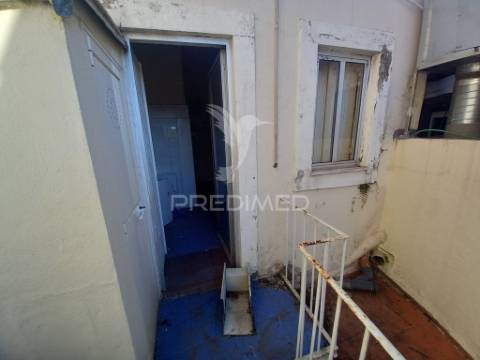 Prédio em alcantara - lisboa