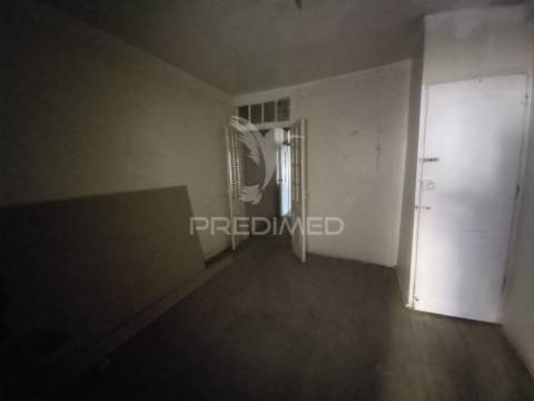 Prédio em alcantara - lisboa