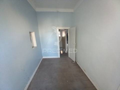 Prédio em alcantara - lisboa