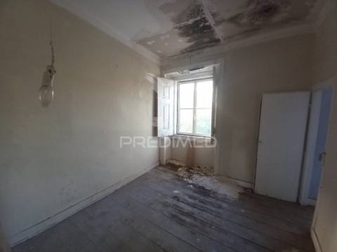 Prédio em alcantara - lisboa