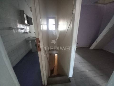 Prédio em alcantara - lisboa