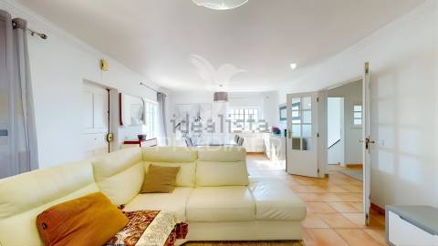 Moradia t4 isolada com piscina