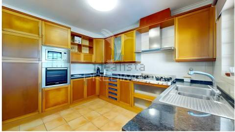 Moradia t4 isolada com piscina