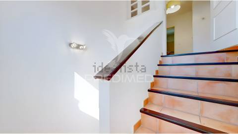 Moradia t4 isolada com piscina
