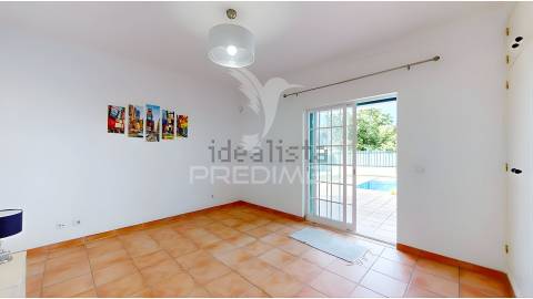Moradia t4 isolada com piscina