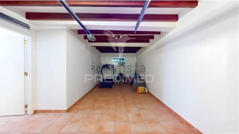 Moradia t4 isolada com piscina