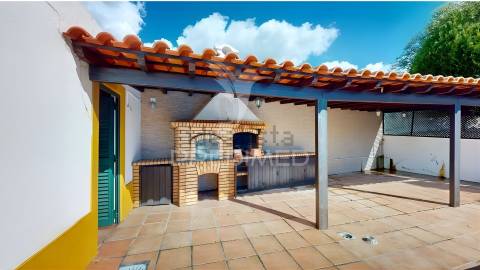 Moradia t4 isolada com piscina