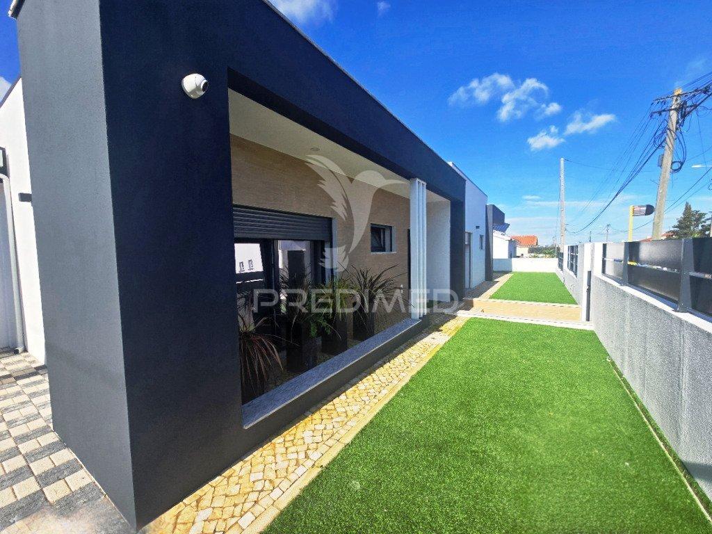 Moradia isolada térreat4, c/piscina e garagem, em azeitão