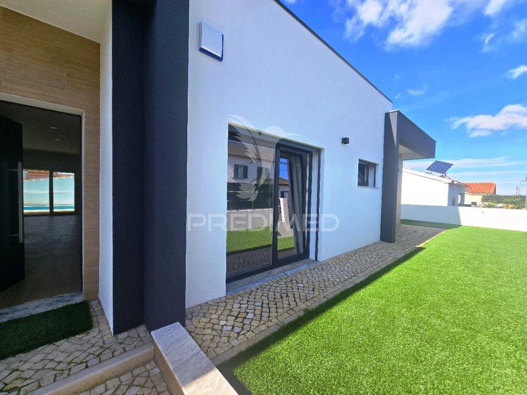 Moradia isolada térreat4, c/piscina e garagem, em azeitão