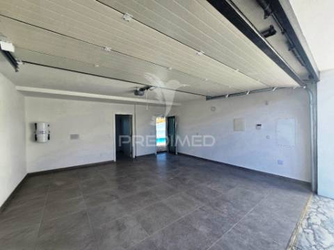 Moradia isolada térreat4, c/piscina e garagem, em azeitão