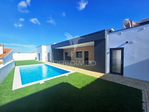 Moradia isolada térreat4, c/piscina e garagem, em azeitão