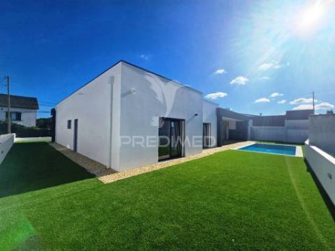 Moradia isolada térreat4, c/piscina e garagem, em azeitão