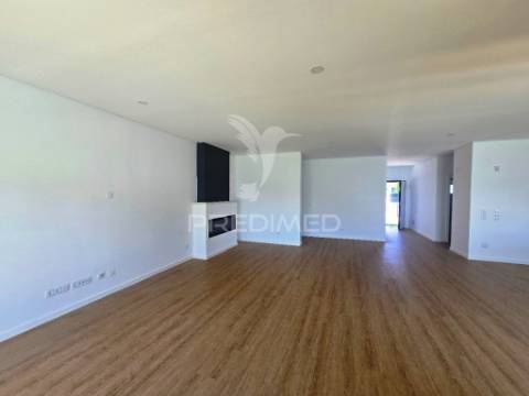 Moradia isolada térreat4, c/piscina e garagem, em azeitão