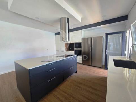 Moradia isolada térreat4, c/piscina e garagem, em azeitão