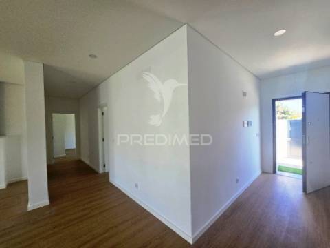 Moradia isolada térreat4, c/piscina e garagem, em azeitão