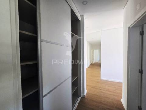 Moradia isolada térreat4, c/piscina e garagem, em azeitão