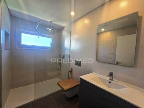 Moradia isolada térreat4, c/piscina e garagem, em azeitão