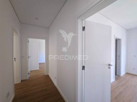 Moradia isolada térreat4, c/piscina e garagem, em azeitão