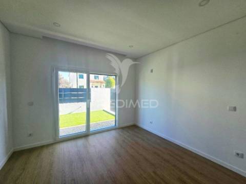 Moradia isolada térreat4, c/piscina e garagem, em azeitão