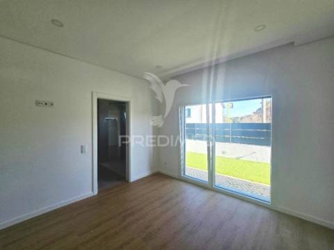 Moradia isolada térreat4, c/piscina e garagem, em azeitão