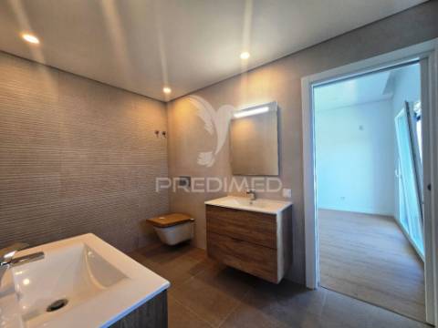 Moradia isolada térreat4, c/piscina e garagem, em azeitão