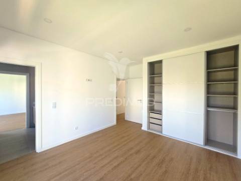 Moradia isolada térreat4, c/piscina e garagem, em azeitão