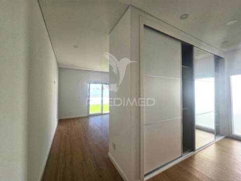 Moradia isolada térreat4, c/piscina e garagem, em azeitão