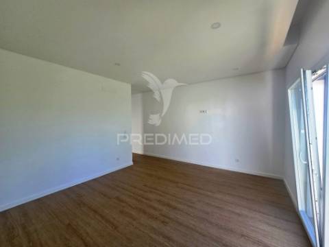 Moradia isolada térreat4, c/piscina e garagem, em azeitão