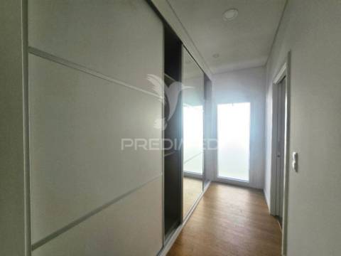 Moradia isolada térreat4, c/piscina e garagem, em azeitão