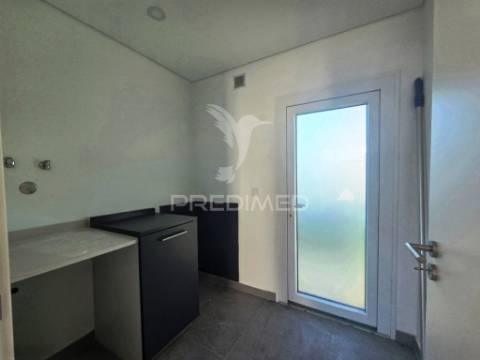 Moradia isolada térreat4, c/piscina e garagem, em azeitão