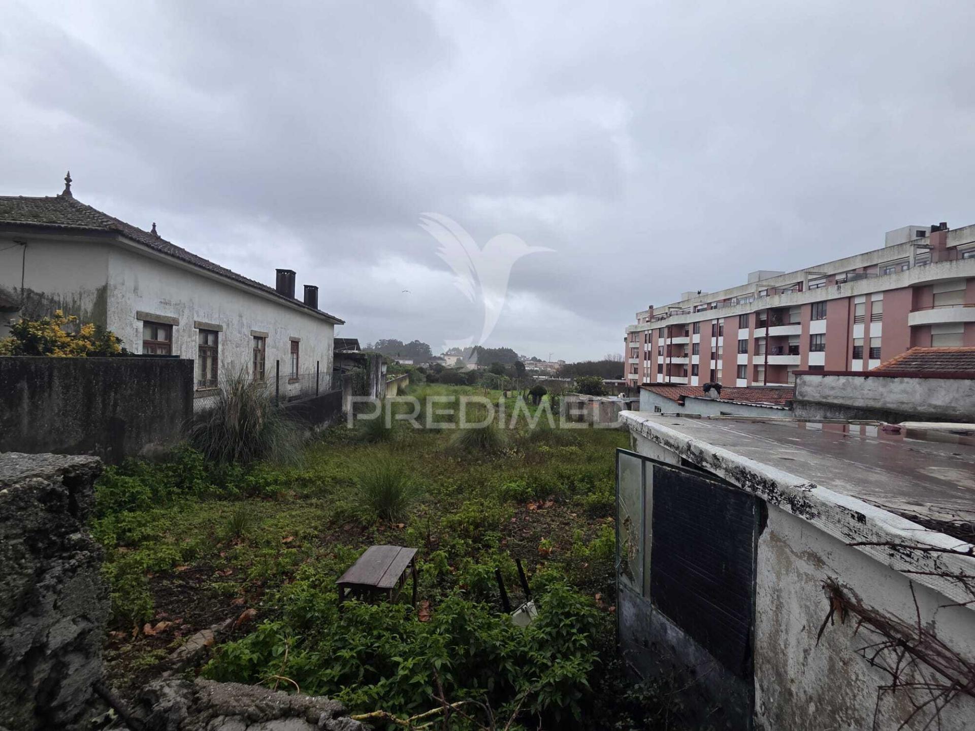 Terreno de luxo com projeto em estudo moradia v7 a 1,5km da praia