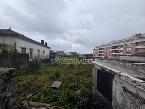 Terreno de luxo com projeto em estudo moradia v7 a 1,5km da praia