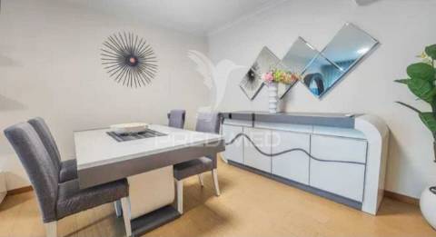 Apartamento t2 com garagem e vista mar, praia da rocha