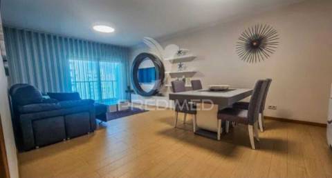 Apartamento t2 com garagem e vista mar, praia da rocha