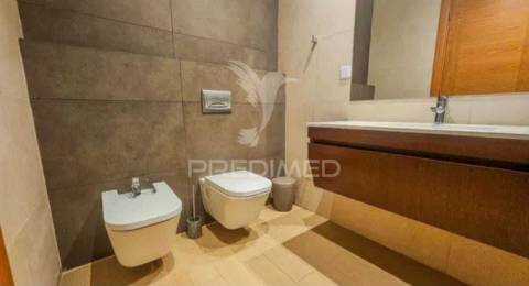 Apartamento t2 com garagem e vista mar, praia da rocha