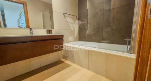 Apartamento t2 com garagem e vista mar, praia da rocha