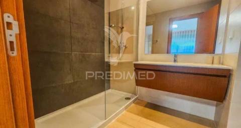 Apartamento t2 com garagem e vista mar, praia da rocha