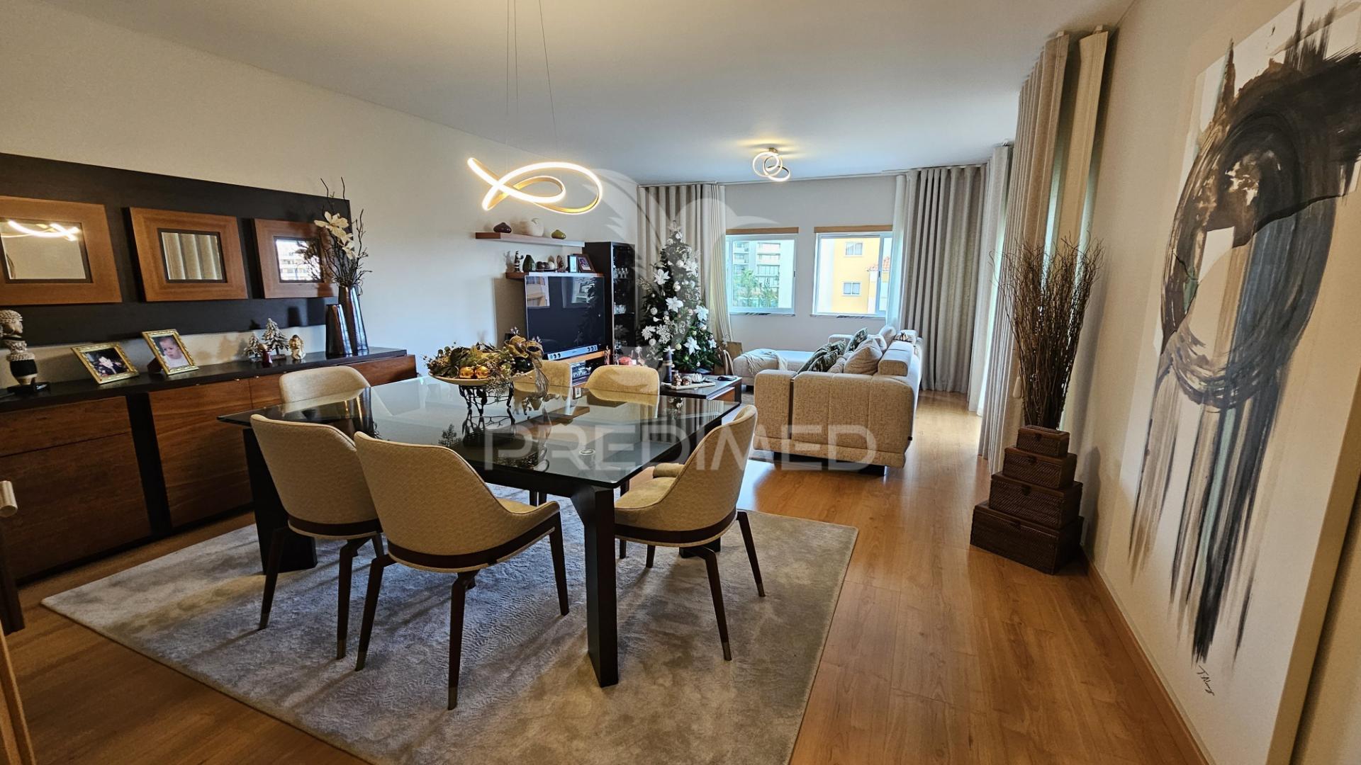 Apartamento t4 em condomínio fechado com piscina e garagem box praia da rocha