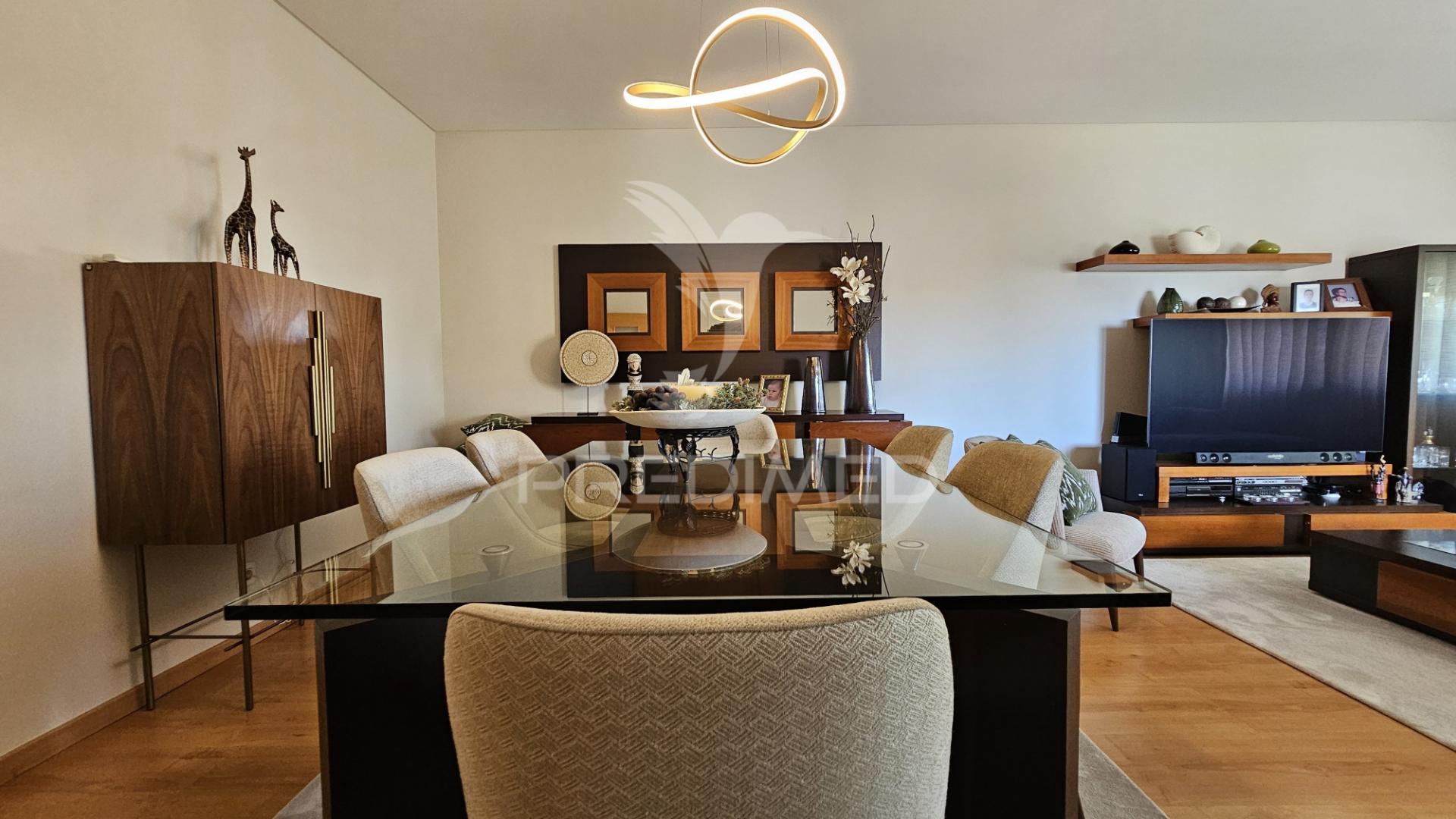 Apartamento t4 em condomínio fechado com piscina e garagem box praia da rocha