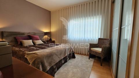 Apartamento t4 em condomínio fechado com piscina e garagem box praia da rocha