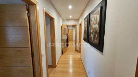 Apartamento t4 em condomínio fechado com piscina e garagem box praia da rocha