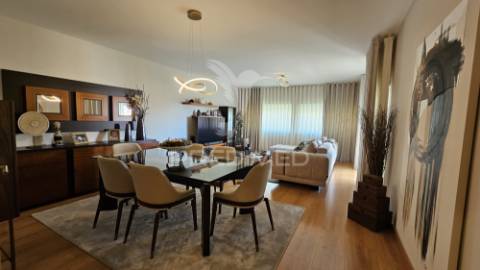 Apartamento t4 em condomínio fechado com piscina e garagem box praia da rocha