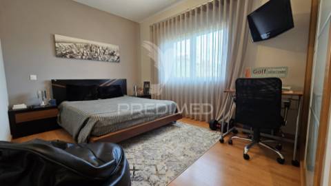 Apartamento t4 em condomínio fechado com piscina e garagem box praia da rocha