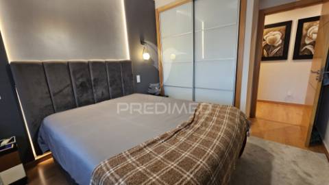 Apartamento t4 em condomínio fechado com piscina e garagem box praia da rocha