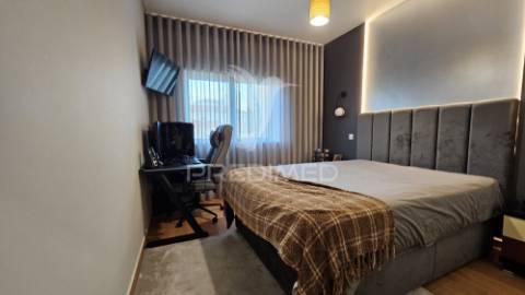 Apartamento t4 em condomínio fechado com piscina e garagem box praia da rocha