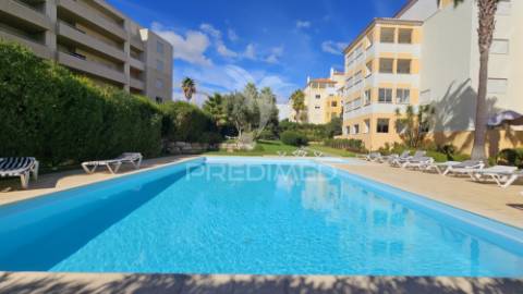 Apartamento t4 em condomínio fechado com piscina e garagem box praia da rocha