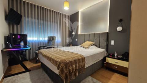 Apartamento t4 em condomínio fechado com piscina e garagem box praia da rocha