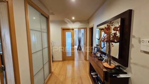 Apartamento t4 em condomínio fechado com piscina e garagem box praia da rocha